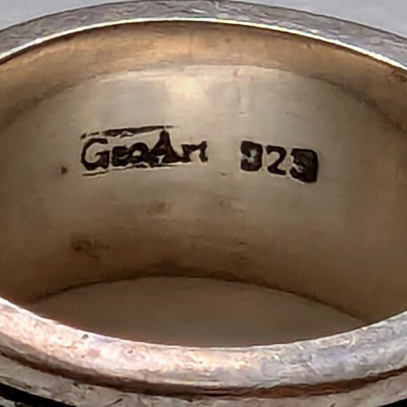 ARMENIAN STERLING SILVER AND GARNET RING - Picture 4 of 5